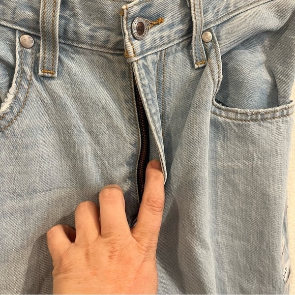 NEW Levi’s Silver Tab 90’s baggy jeans with distressing light wash size 27 - Picture 3 of 9